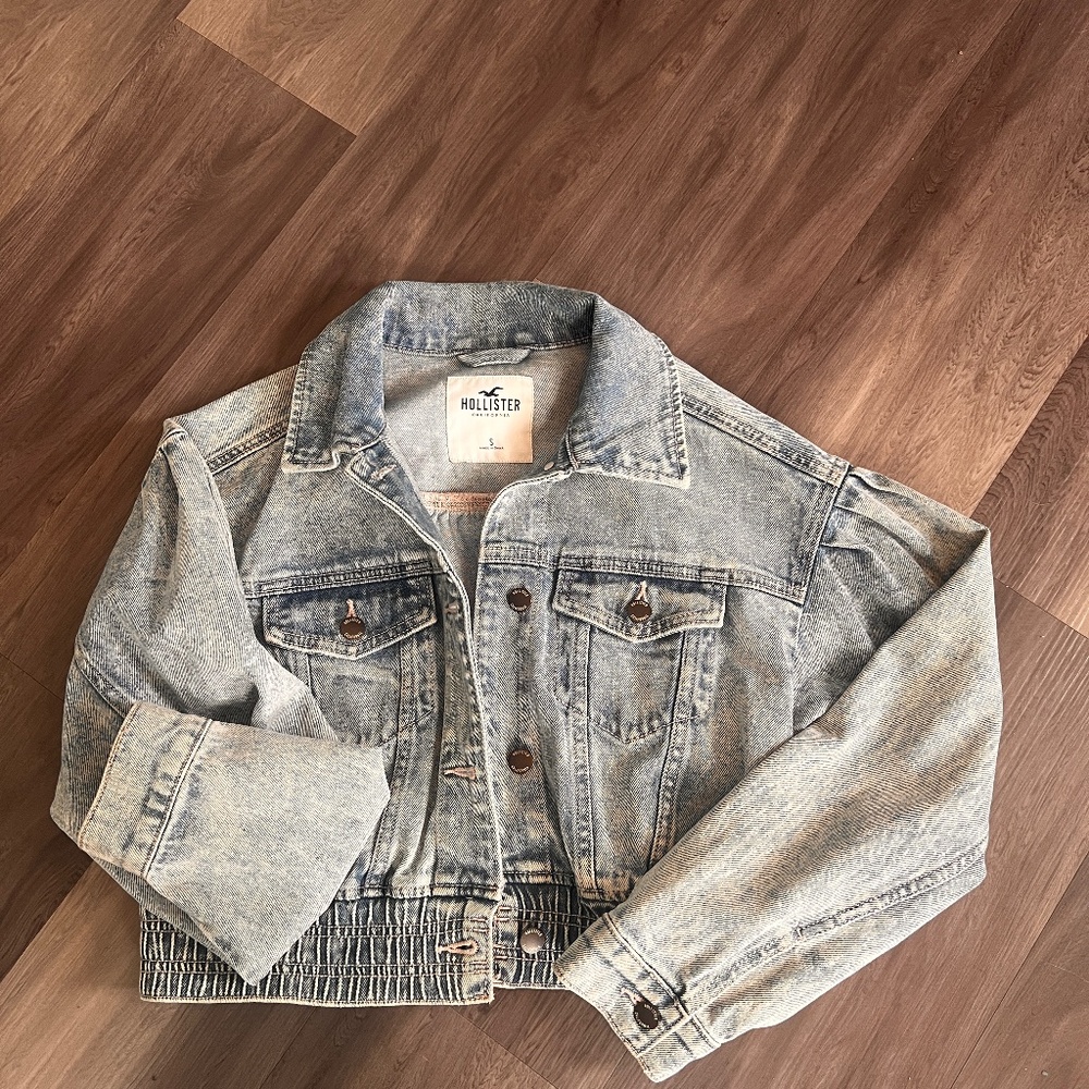 Hollister Jean Jacket. Size S